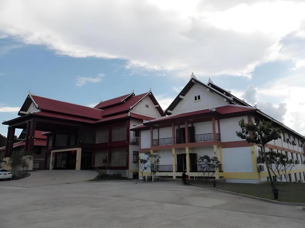 לואנג פרבאנג Xishuangbanna Hotel Managed By Xandria Hotel מראה חיצוני תמונה